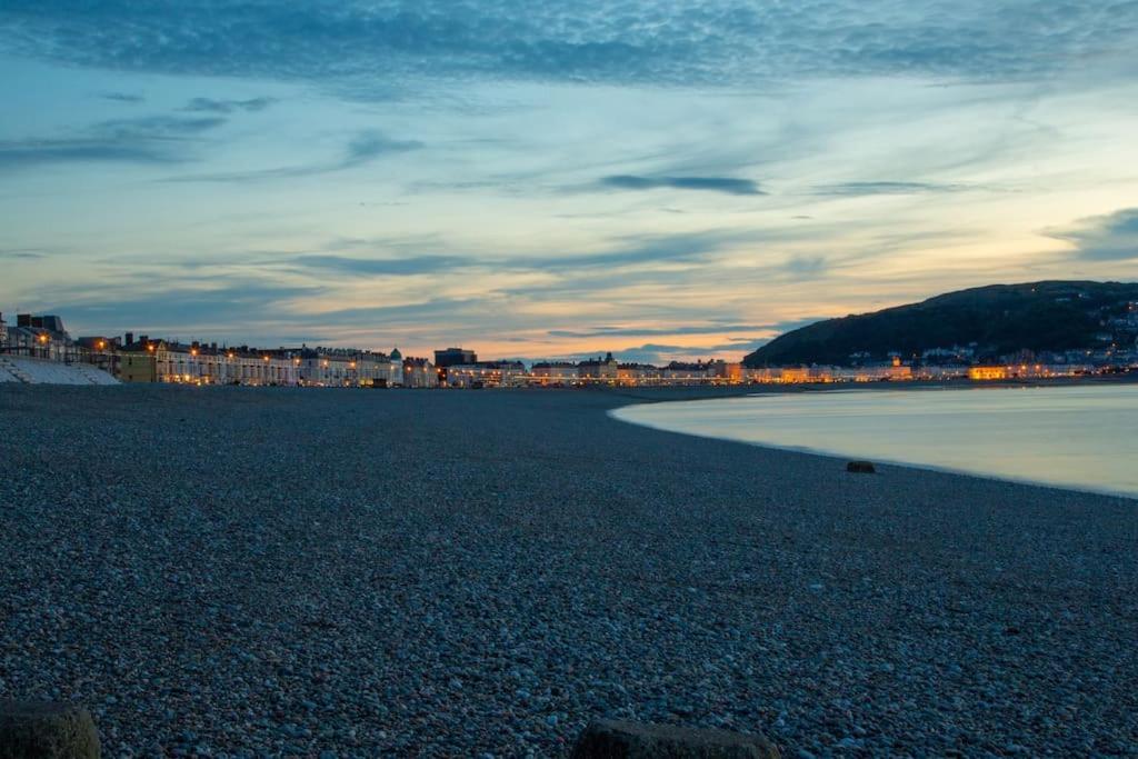 Grove House No.07 - Luxury Apartment Close To The Llandudno Beach Zewnętrze zdjęcie